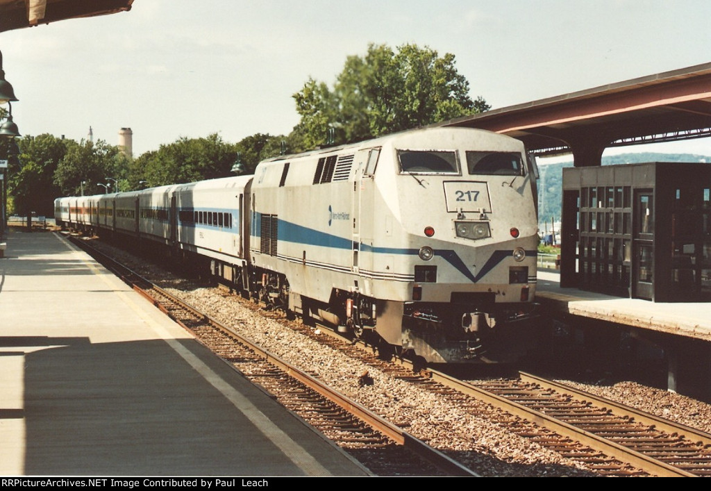 Inbound commuter shoves east out of the station